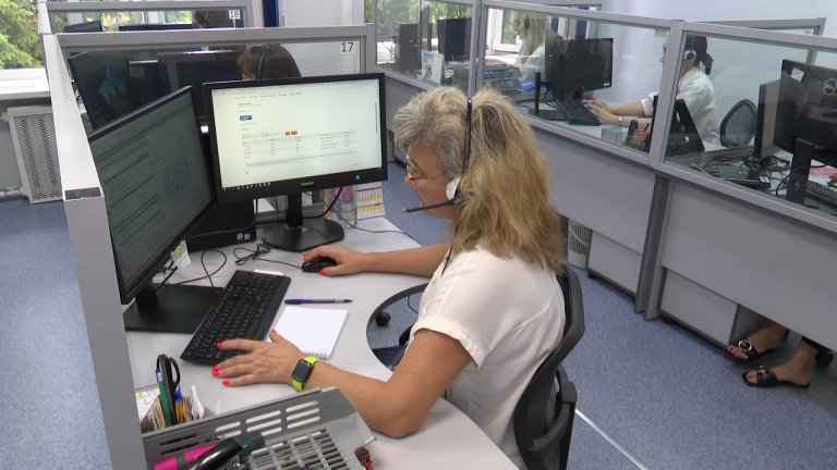 Почти 30 человек ежедневно в круглосуточном режиме отвечают на коммунальная вопросы жителей Иркутской области